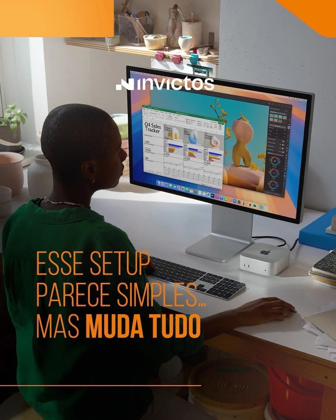 Pessoa usando um setup com monitor e Mac mini